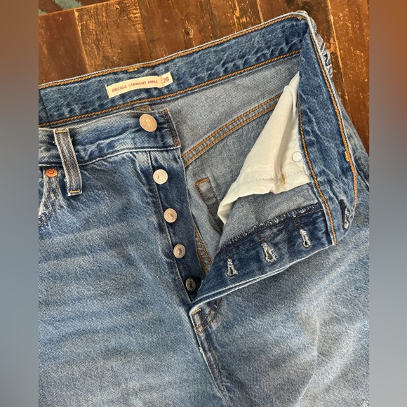 Levi’s Ribcage Ripped Ankle Straight Leg Jeans - Picture 6 of 11